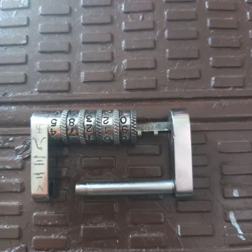 Cadeado inox 6x4,3 segredo 5 números intacto