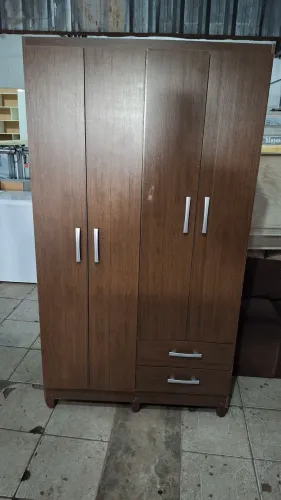 Roupeiro 4 portas de solteiro 1,05cm 2 meses de uso