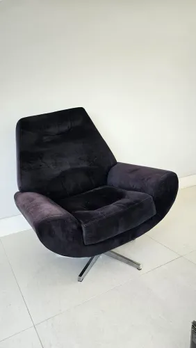 Poltrona giratória com balanço