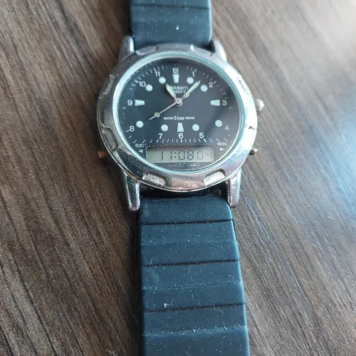 Relógio quartz analógico e digital 