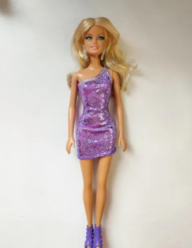 Boneca Glitz Barbie coleção 2012