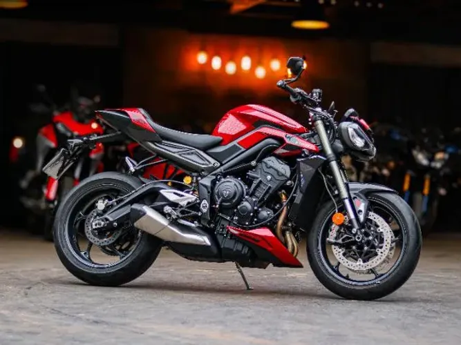 TRIUMPH STREET TRIPLE 765 RS 750 cc