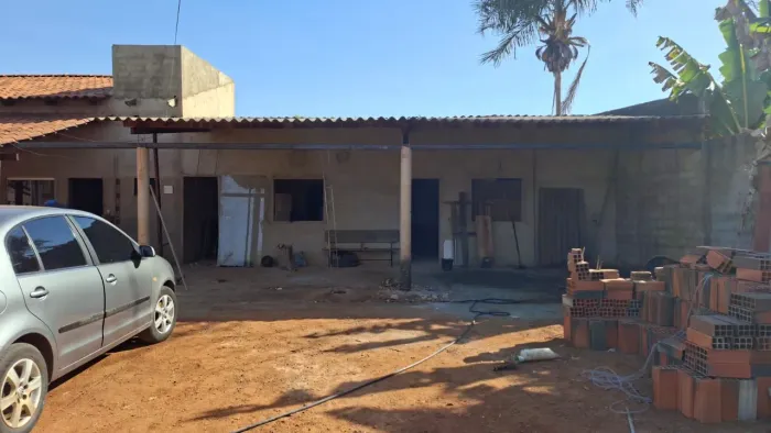 Lote com barracão em fase de acabamento no Campestre de Goiás valor 80 mil