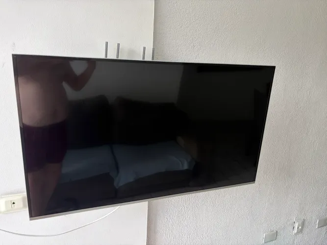 TV Samsung 43 polegadas 4K - display com defeito