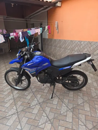 Yamaha Lander Azul