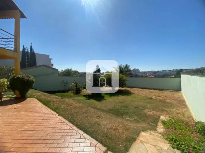 Casa comercial para locação no bairro Cidade Jardim
