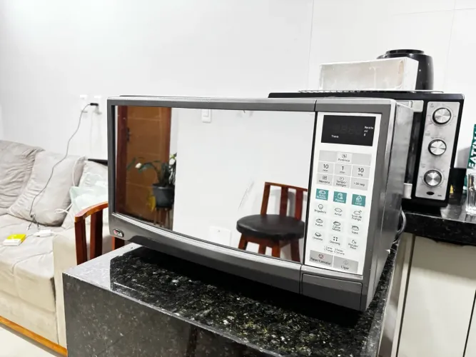 Microondas LG espelhado