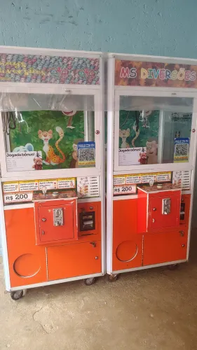 Vendo máquinas grua (máquinas de pelúcia)