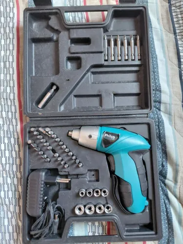 Parafusadeira Com Maleta e acessórios
