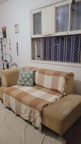 Sofá Divã Minimalista Bege 1,70m - Madeira Maciça e Espuma Firme