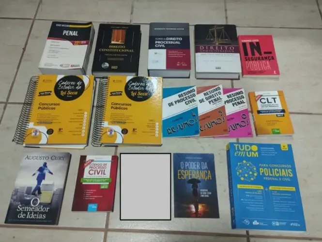 Livros jurídicos vendo barato ou troco por algo do meu interesse