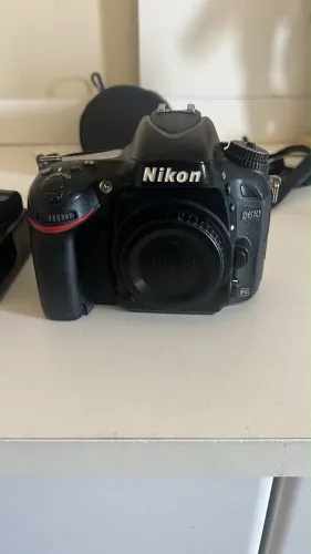 Máquina fotográfica Full Frame Nikon D610, duas baterias, carregador e lente