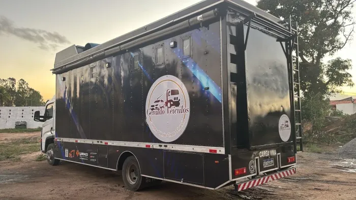Caminhão VW 9.170 com gaiola de vaquejada 