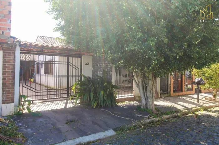 Casa ampla com 3 dormitórios, suíte e 3 vagas no São José - Canoas