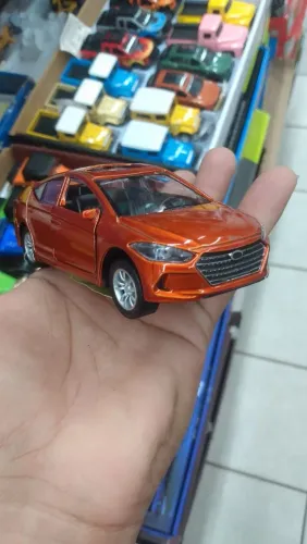 Carro Ferro Miniatura - Hyundai (Abrir As portas)