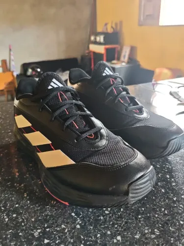 Tênis de basquete adidas