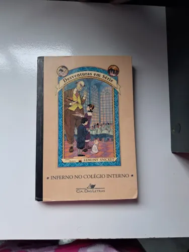 Livro Inferno no colégio interno - Desventuras em série