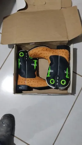 Bota De Couro de Avestruz Original Número 41 Aceito cartão Divido até em 12x