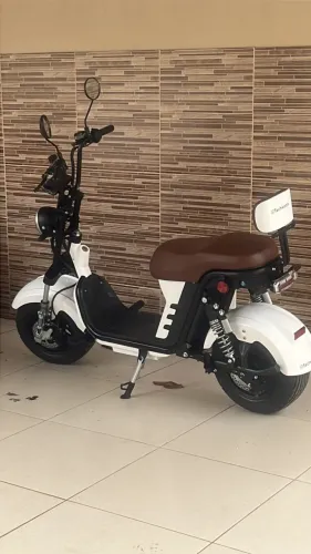 ? TW 1000 - PRATICAMENTE NOVA! ? Velocidade de até 32 km/h ? Autonomia de até 40 km ? P