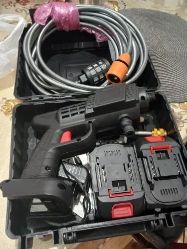 Vendo uma lavadora portátil de alta pressão com 2 baterias