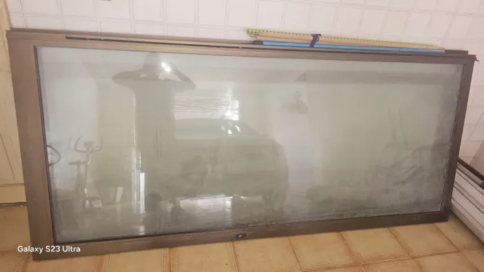 3 PORTAS DE VIDRO TEMPERADO JATEADO COM MOLDURA DE ALUMINIO ANODIZADO NA COR BRONZE