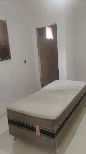 Cama de solteiro usada