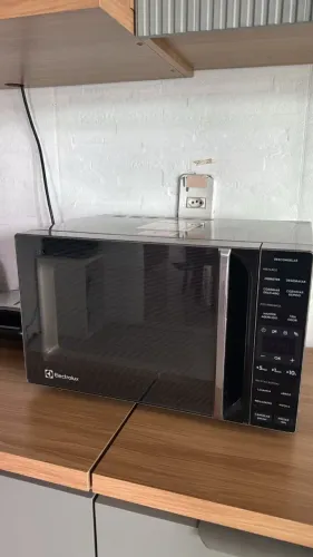 Micro-ondas Electrolux 23L Novo - Inox, 220V, Classe A - Pouco Uso