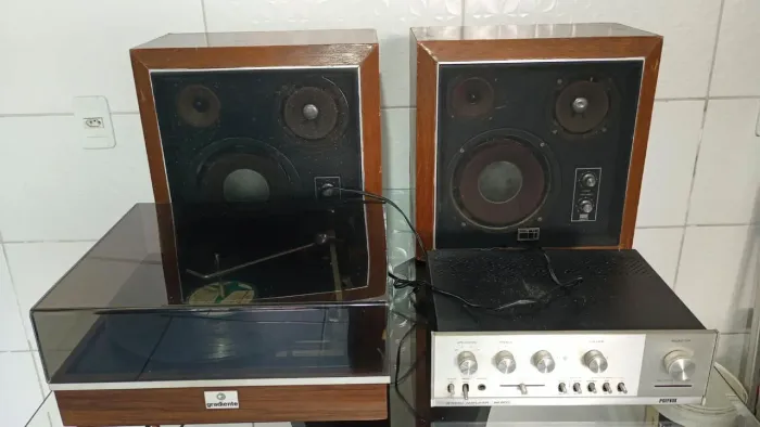 Toca disco e som antigo 