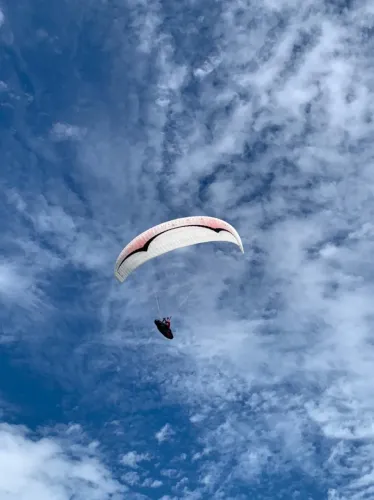 Equipamento completo de voo livre parapente, Selete, paraquedas reserva.
