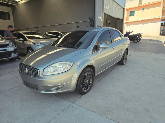 Fiat Linea Essence 1.8 Flex 16V 4P 2014