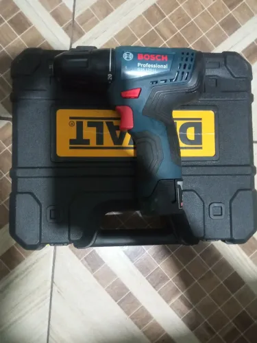 Vendo parafusadeira Dewalt e parafusadeira as 2 com 2 baterias e carregador