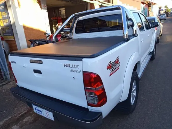 Toyota Hilux CD SRV D4-d 4X4 3.0 TDI Diesel AUT 2013