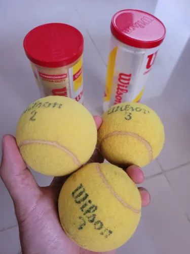 Bola de tenis usada