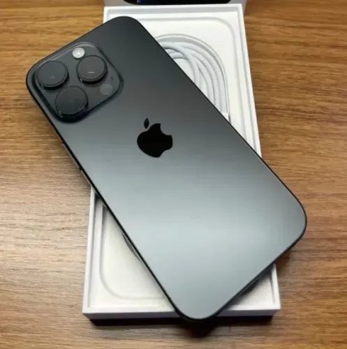 Vendo iPhone 16 Pro 128gb preto, semi novo, somente 6 meses de uso. Carregador original