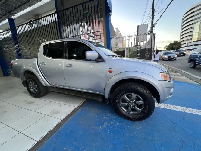 Mitsubishi L200 Triton HLS 2.4 Flex 16V CD Mec. 2016