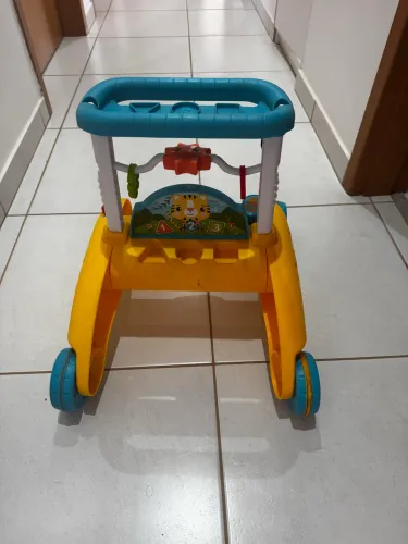 Andador semi novo 