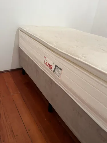 cama de solteiro em perfeito estado