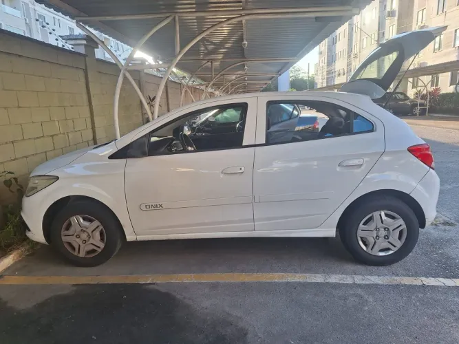 Chevrolet Onix Hatch LT 1.0 8V Flex Power Mec. 4P 2015