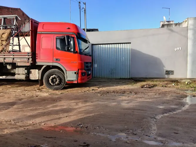 Casa na colônia treze Rua A por do sol