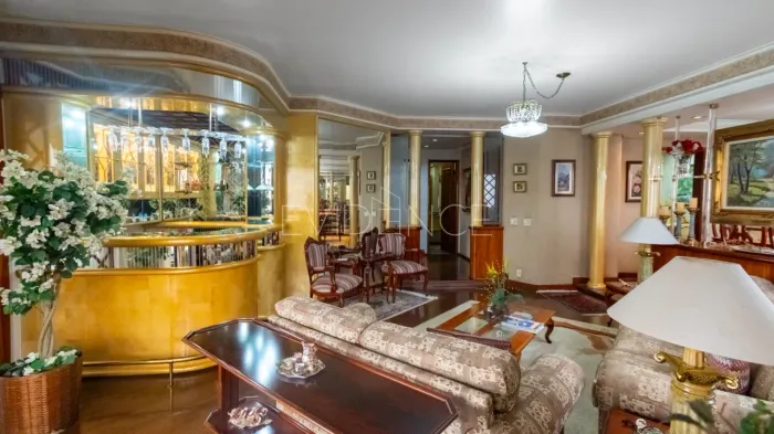 Apartamento mobiliado à venda no Tatuapé com 202 m²