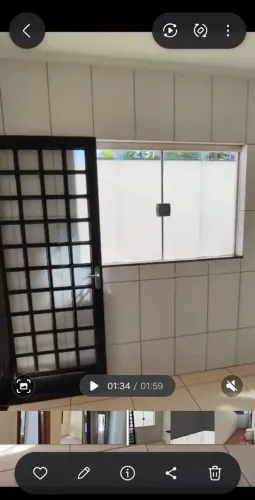 Folha de porta de ferro tem vidro e janela Blindex