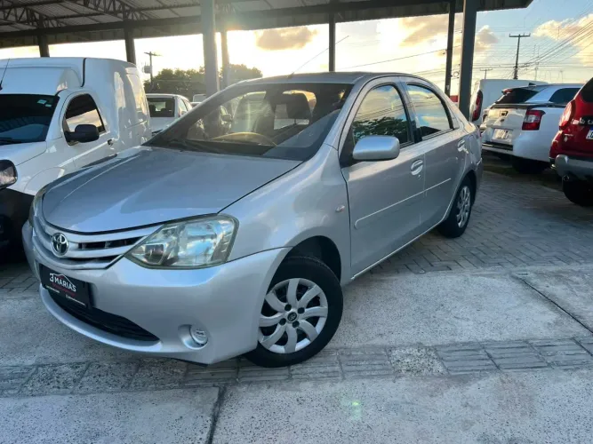 Toyota Etios XS Sedan 1.5 Flex 16V 4P Mec. 2013
