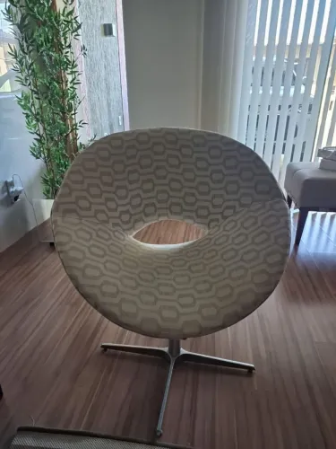 Duas cadeiras para decoração da sua sala 400