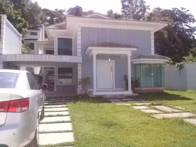 BS IMOBILIÁRIA VENDE !!  CASA com Terreno de 650 m² com acesso à reserva ambiental nos fun