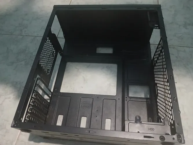 Gabinete de computador.