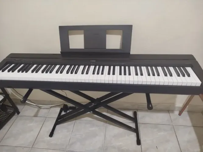 Piano digital Yamaha P-45 88 teclas + stand + pedal