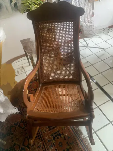 LINDA CADEIRA DE BALANÇO ANTIGA