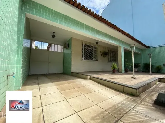 Casa Terreá em Volta Redonda RJ -05 dormitórios e 04 Vagas