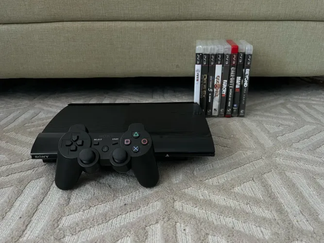 Ps3 super slim com 8 jogos e um controle e HD de um terá com hen porém ele não da imagem 