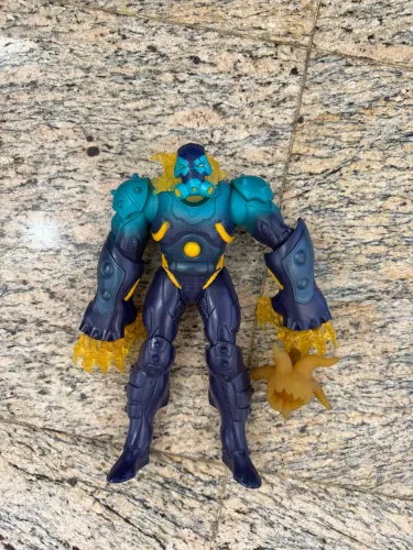Toxzon vilão max steel